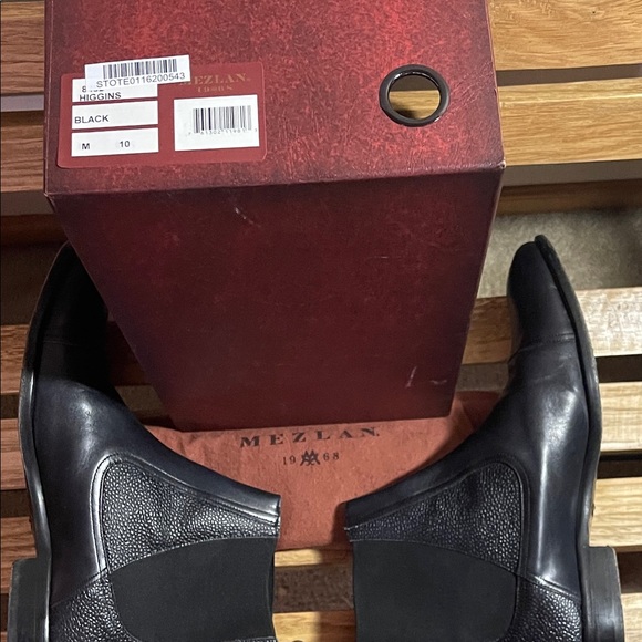 Mezlan Higgins Size 10 in black with dust bags and box - Picture 2 of 6